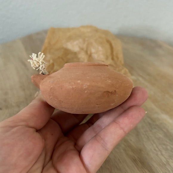 Vintage Clay Oil Lamp from Nazareth Village - Picture 6 of 6